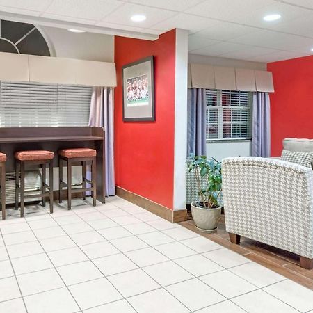 Microtel Inn & Suites By Wyndham Tuscaloosa Bagian luar foto