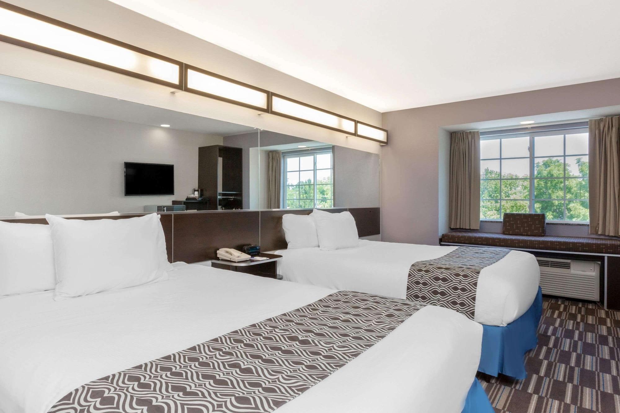Microtel Inn & Suites By Wyndham Tuscaloosa Bagian luar foto