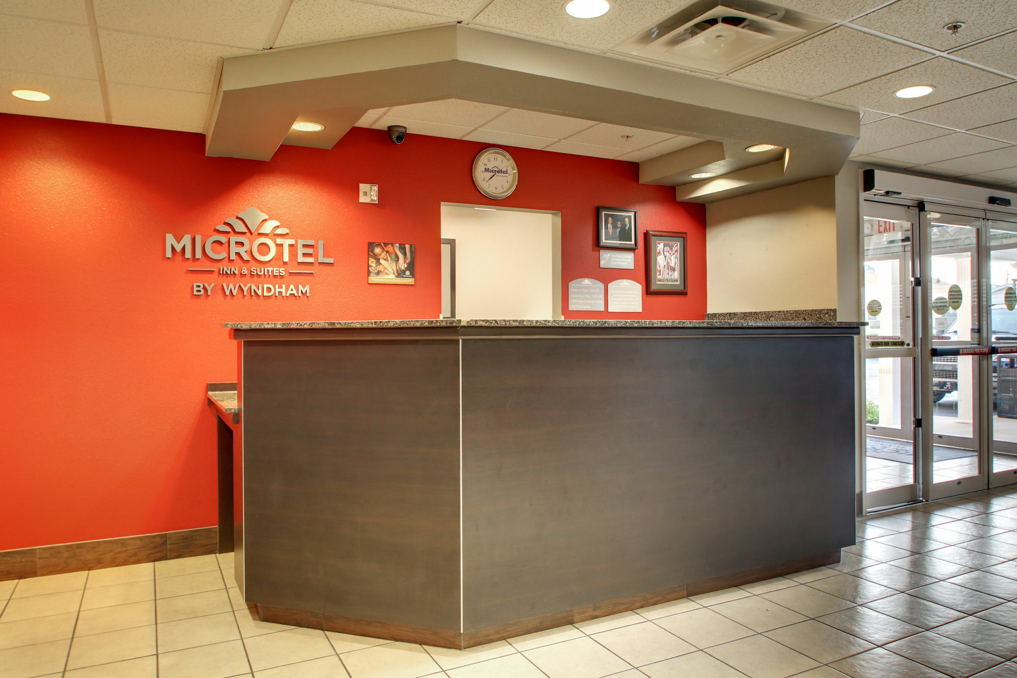 Microtel Inn & Suites By Wyndham Tuscaloosa Bagian luar foto