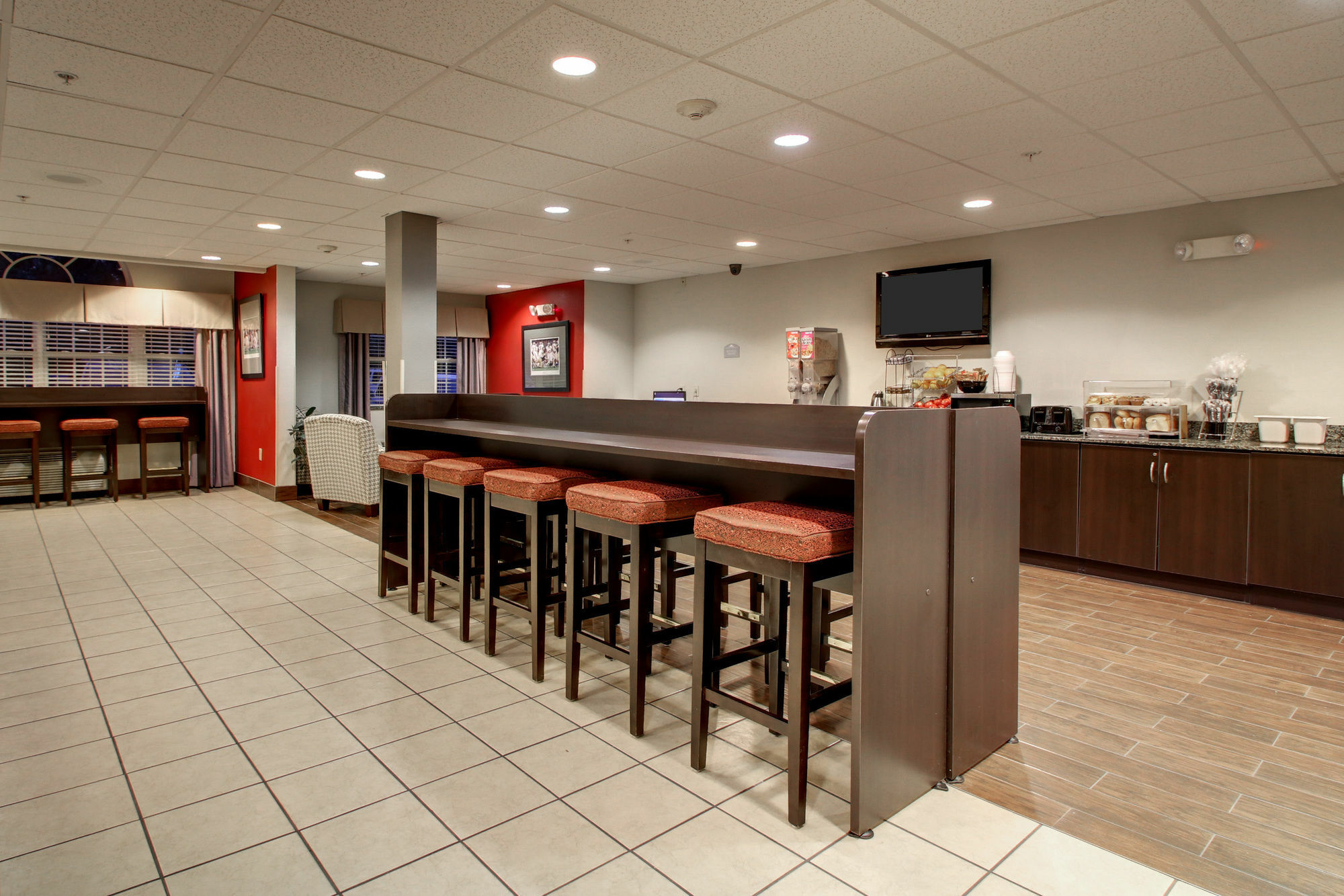 Microtel Inn & Suites By Wyndham Tuscaloosa Bagian luar foto