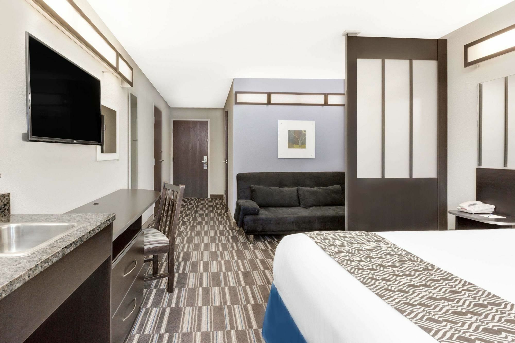 Microtel Inn & Suites By Wyndham Tuscaloosa Bagian luar foto