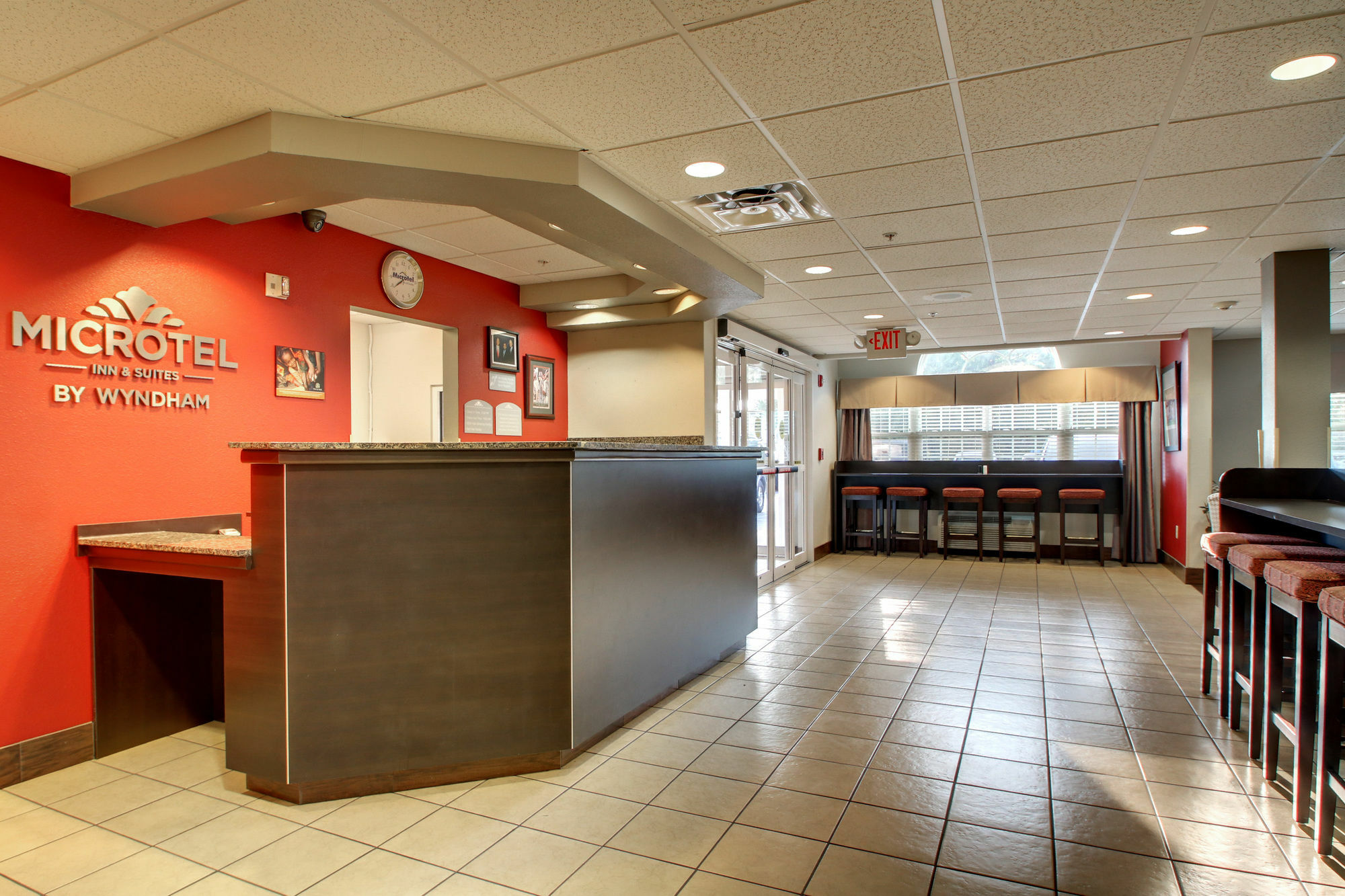 Microtel Inn & Suites By Wyndham Tuscaloosa Bagian luar foto