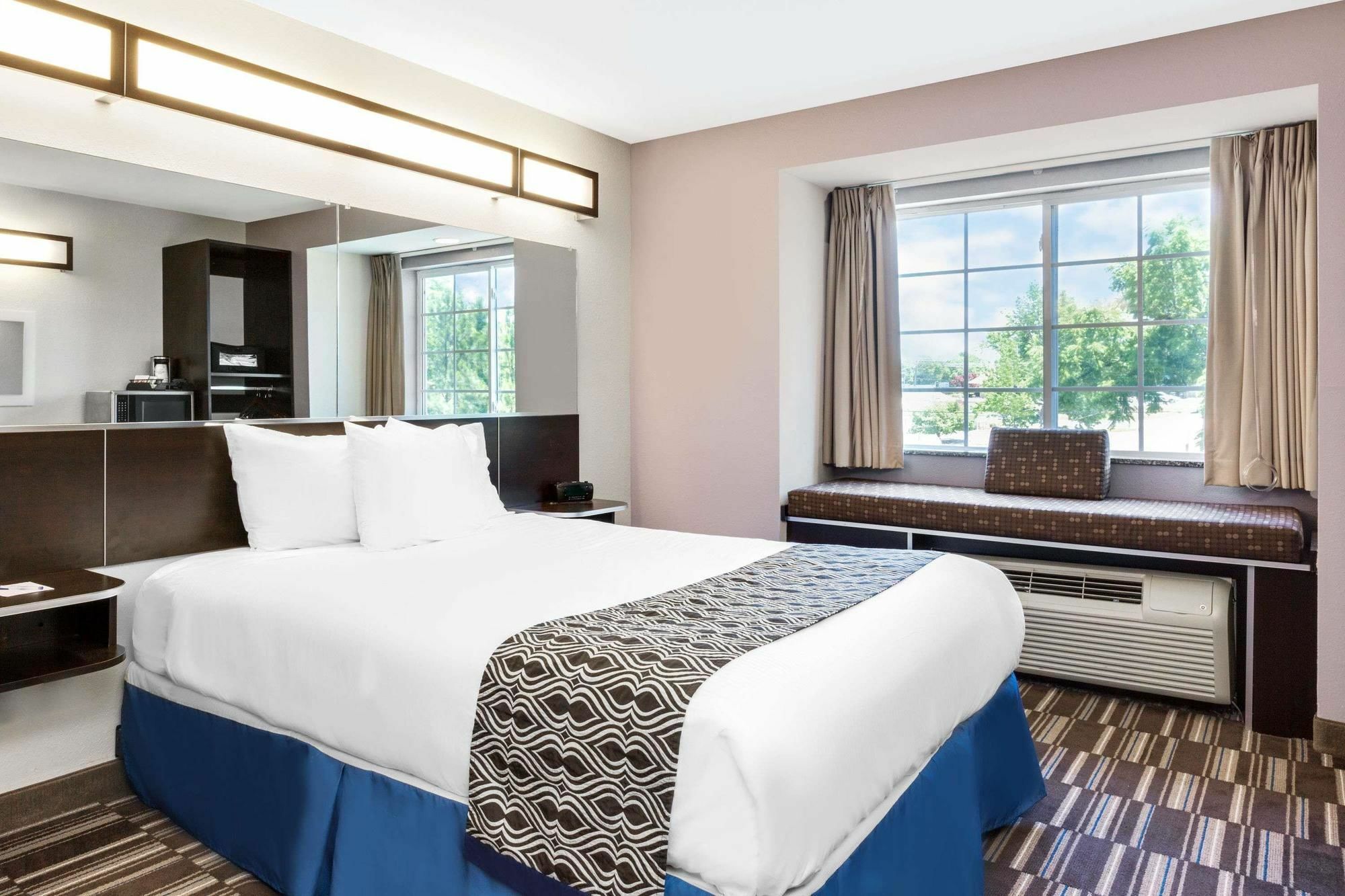 Microtel Inn & Suites By Wyndham Tuscaloosa Bagian luar foto